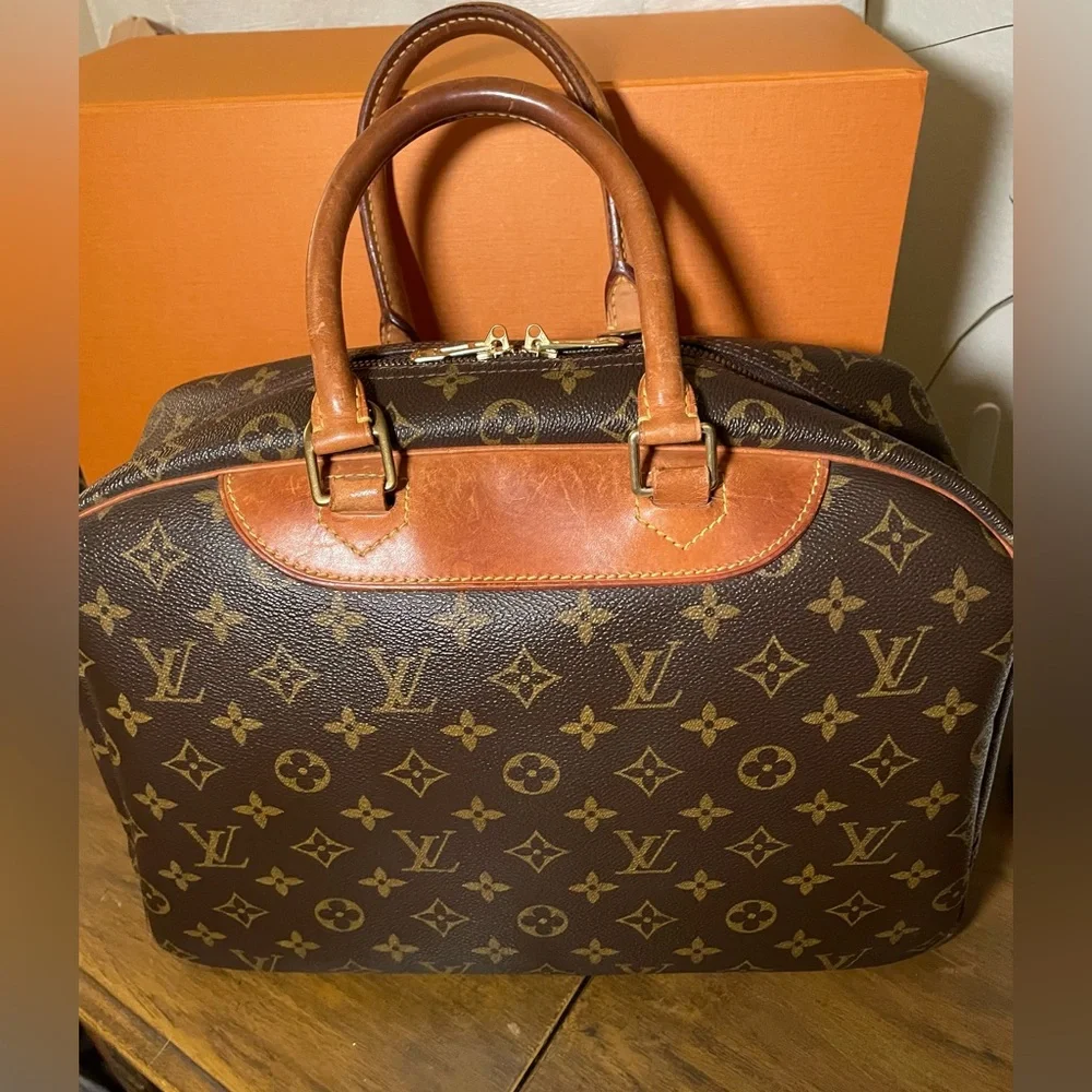 Authentic Louis Vuitton Deauville - Picture 3 of 16